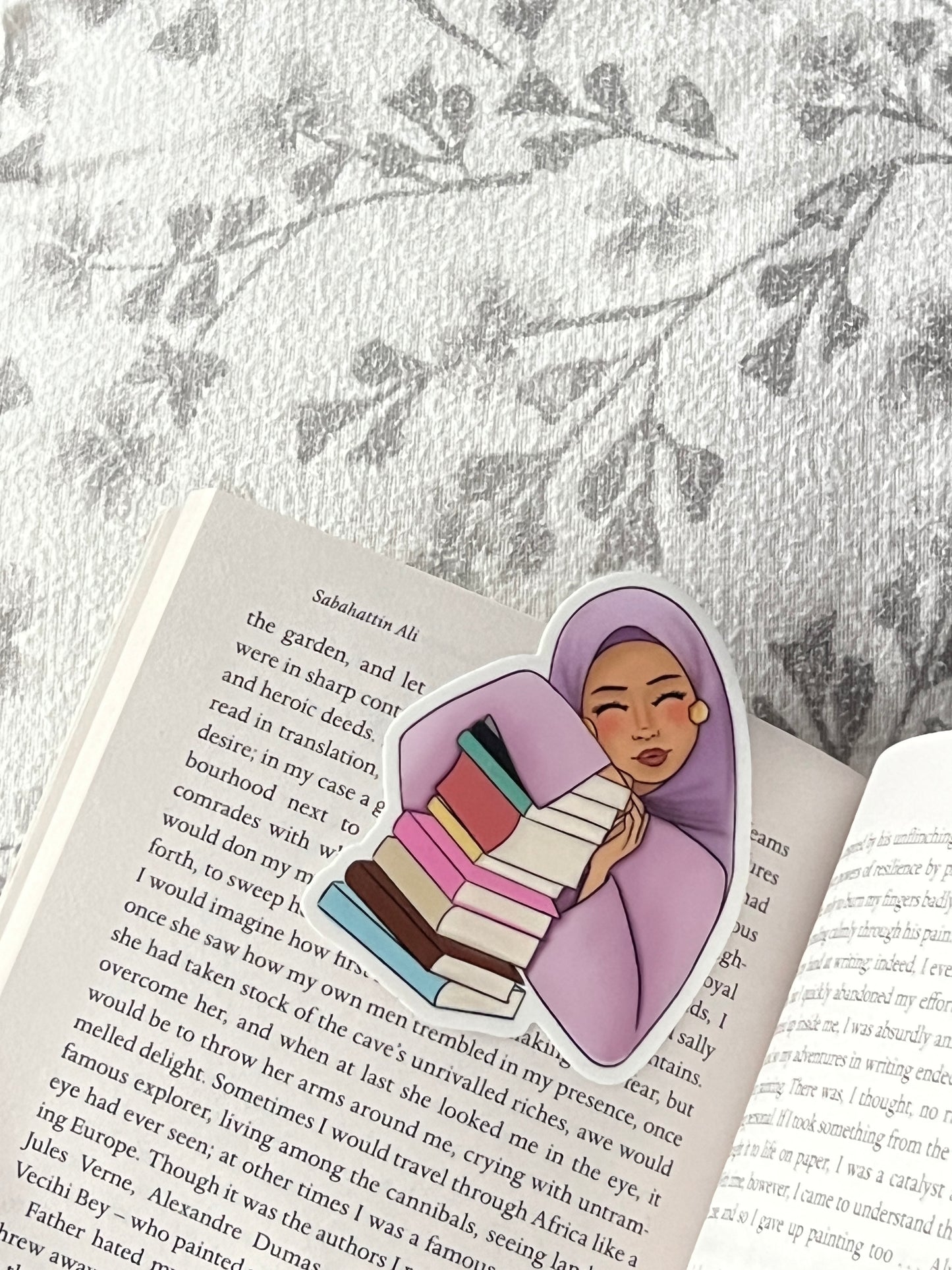 Hijabi book lover sticker 💌 vinyl sticker for kindle